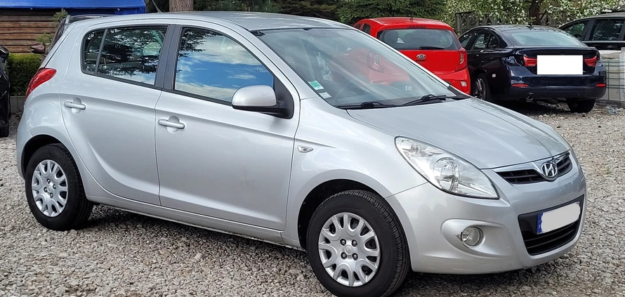 Hyundai i20 cena 9700 przebieg: 137000, rok produkcji 2010 z Kielce małe 191